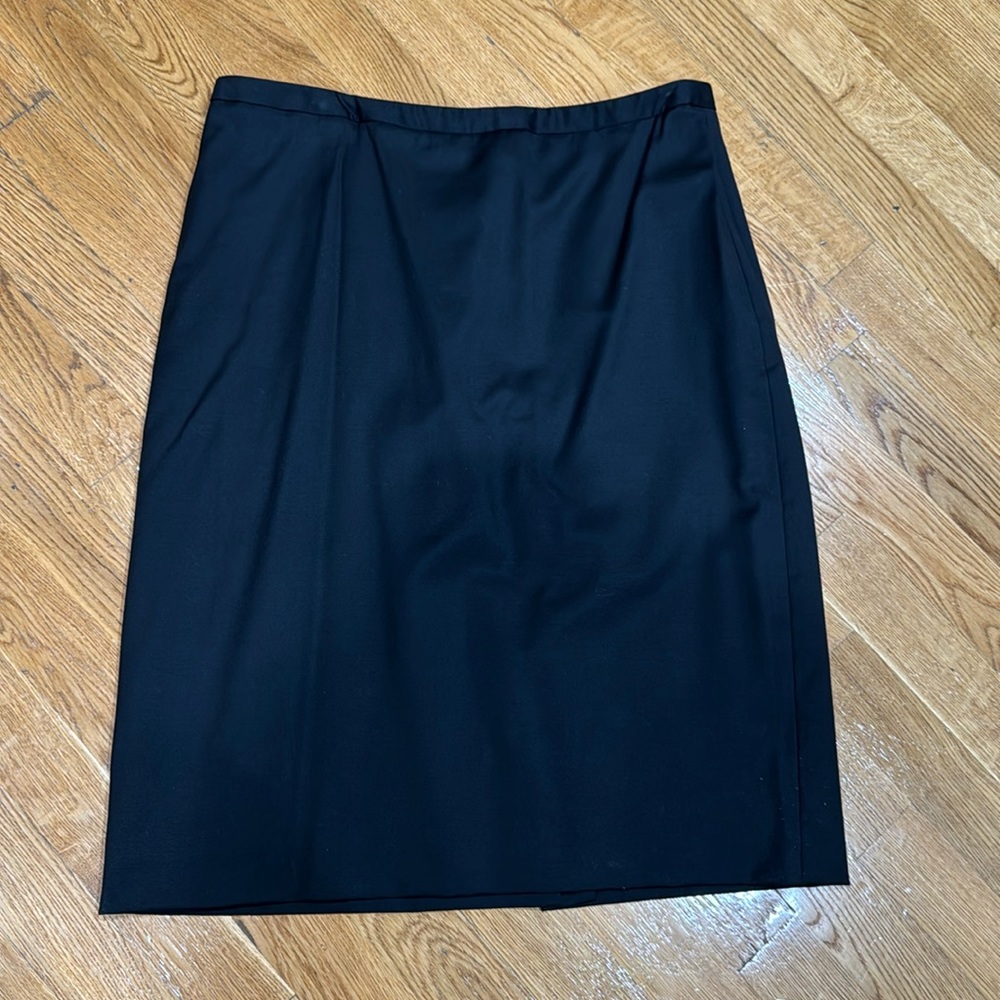 Gorgeous Brooks brothers  black wool pencil skirt with back slit